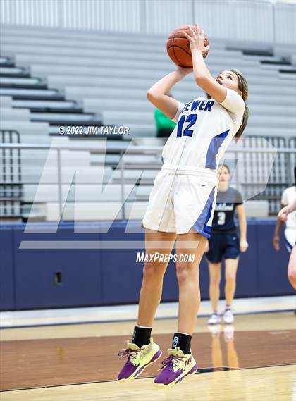 Thumbnail 2 in Richland vs Brewer (Weatherford Raising Cane's Christmas Classic) photogallery.