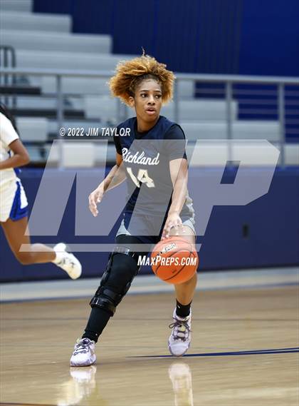 Thumbnail 2 in Richland vs Brewer (Weatherford Raising Cane's Christmas Classic) photogallery.