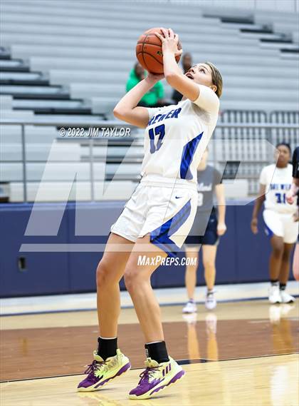 Thumbnail 1 in Richland vs Brewer (Weatherford Raising Cane's Christmas Classic) photogallery.