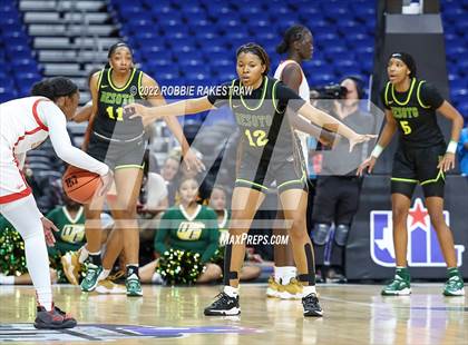Thumbnail 2 in DeSoto vs. South Grand Prairie (UIL 6A State Final) photogallery.
