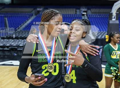 Thumbnail 2 in DeSoto vs. South Grand Prairie (UIL 6A State Final) photogallery.