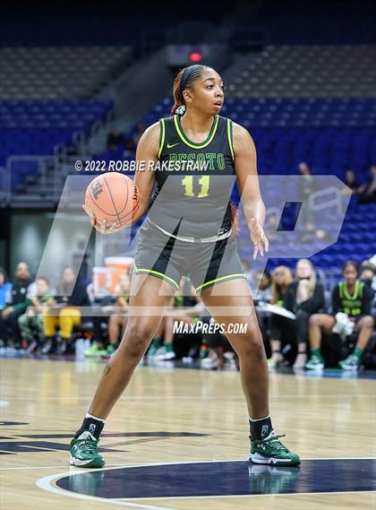 Thumbnail 1 in DeSoto vs. South Grand Prairie (UIL 6A State Final) photogallery.