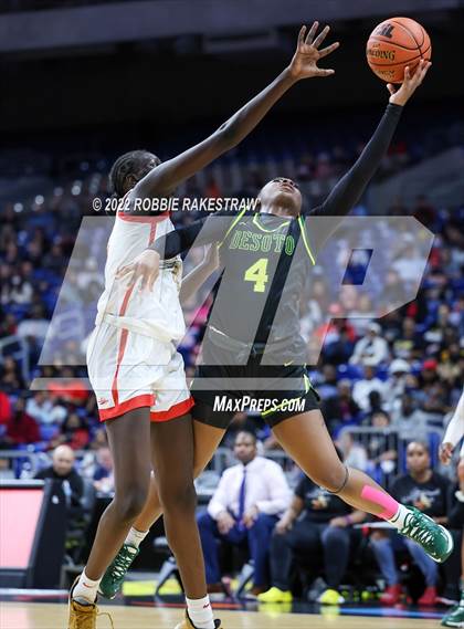 Thumbnail 3 in DeSoto vs. South Grand Prairie (UIL 6A State Final) photogallery.