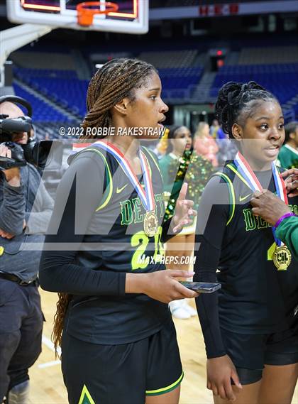 Thumbnail 1 in DeSoto vs. South Grand Prairie (UIL 6A State Final) photogallery.
