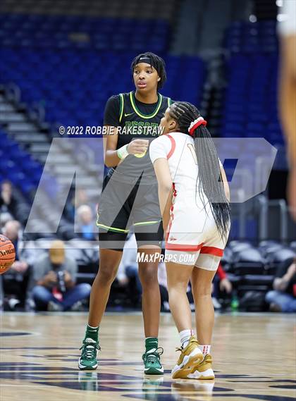 Thumbnail 1 in DeSoto vs. South Grand Prairie (UIL 6A State Final) photogallery.