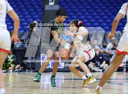 Thumbnail 2 in DeSoto vs. South Grand Prairie (UIL 6A State Final) photogallery.