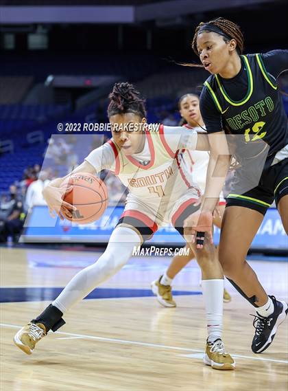 Thumbnail 1 in DeSoto vs. South Grand Prairie (UIL 6A State Final) photogallery.