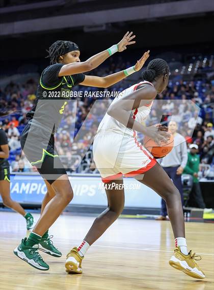 Thumbnail 1 in DeSoto vs. South Grand Prairie (UIL 6A State Final) photogallery.