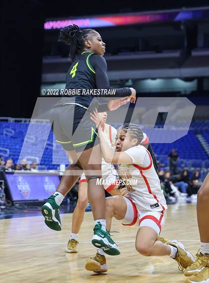 Thumbnail 2 in DeSoto vs. South Grand Prairie (UIL 6A State Final) photogallery.