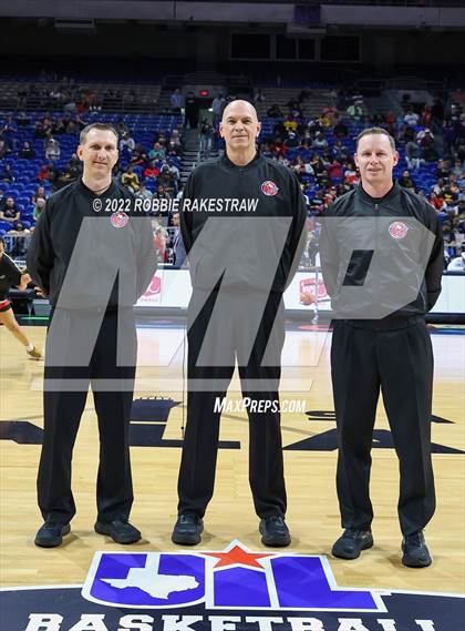 Thumbnail 1 in DeSoto vs. South Grand Prairie (UIL 6A State Final) photogallery.