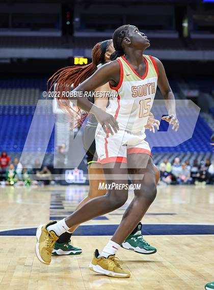 Thumbnail 1 in DeSoto vs. South Grand Prairie (UIL 6A State Final) photogallery.