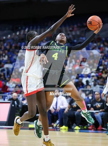 Thumbnail 2 in DeSoto vs. South Grand Prairie (UIL 6A State Final) photogallery.