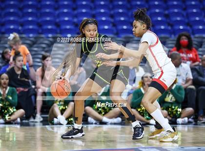 Thumbnail 2 in DeSoto vs. South Grand Prairie (UIL 6A State Final) photogallery.