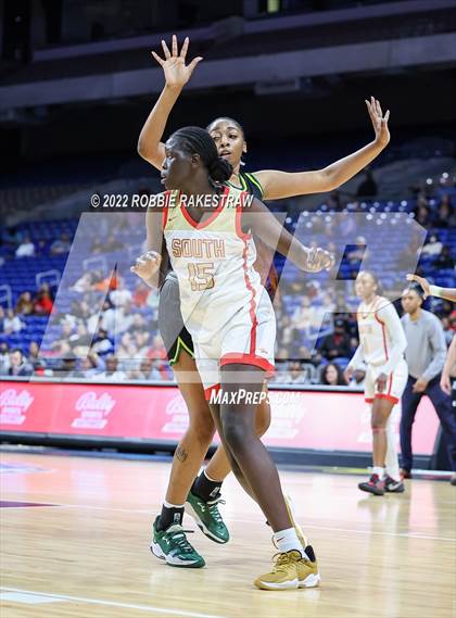 Thumbnail 2 in DeSoto vs. South Grand Prairie (UIL 6A State Final) photogallery.