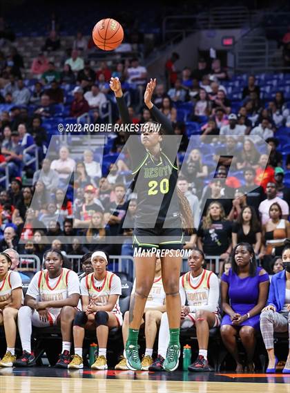 Thumbnail 1 in DeSoto vs. South Grand Prairie (UIL 6A State Final) photogallery.