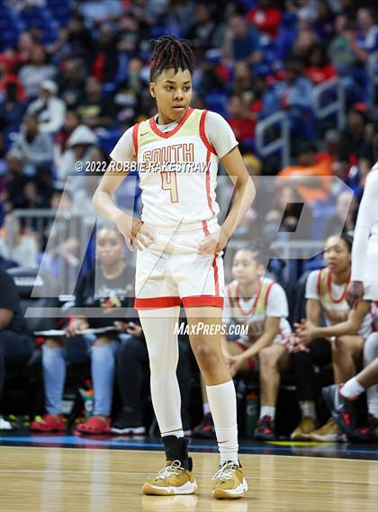 Thumbnail 1 in DeSoto vs. South Grand Prairie (UIL 6A State Final) photogallery.