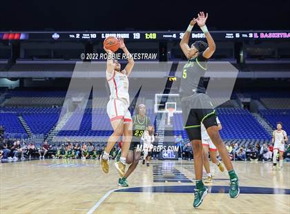 Thumbnail 2 in DeSoto vs. South Grand Prairie (UIL 6A State Final) photogallery.
