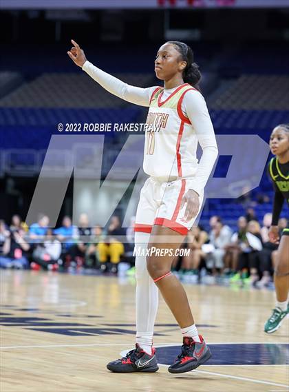 Thumbnail 1 in DeSoto vs. South Grand Prairie (UIL 6A State Final) photogallery.