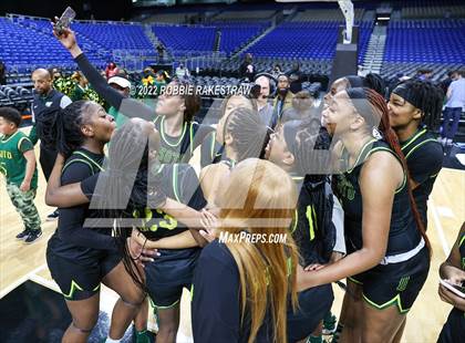 Thumbnail 3 in DeSoto vs. South Grand Prairie (UIL 6A State Final) photogallery.