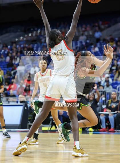 Thumbnail 2 in DeSoto vs. South Grand Prairie (UIL 6A State Final) photogallery.