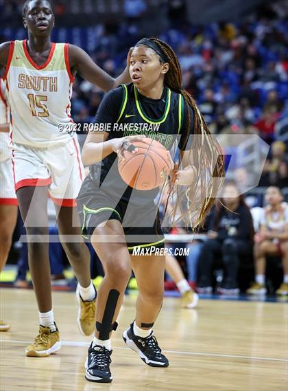 Thumbnail 1 in DeSoto vs. South Grand Prairie (UIL 6A State Final) photogallery.