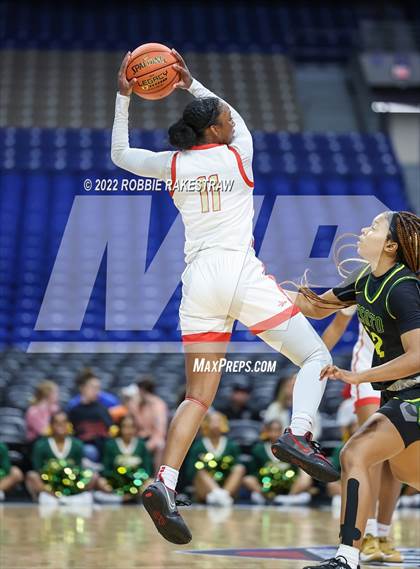 Thumbnail 3 in DeSoto vs. South Grand Prairie (UIL 6A State Final) photogallery.