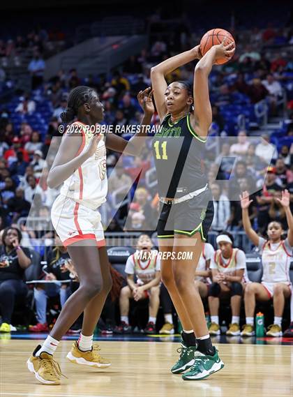 Thumbnail 1 in DeSoto vs. South Grand Prairie (UIL 6A State Final) photogallery.