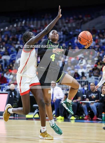 Thumbnail 1 in DeSoto vs. South Grand Prairie (UIL 6A State Final) photogallery.