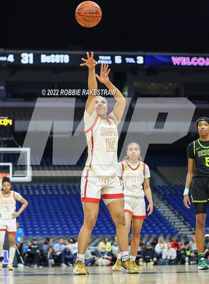 Thumbnail 2 in DeSoto vs. South Grand Prairie (UIL 6A State Final) photogallery.