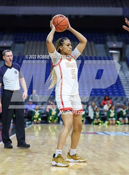 Thumbnail 1 in DeSoto vs. South Grand Prairie (UIL 6A State Final) photogallery.