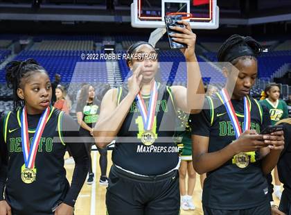 Thumbnail 3 in DeSoto vs. South Grand Prairie (UIL 6A State Final) photogallery.