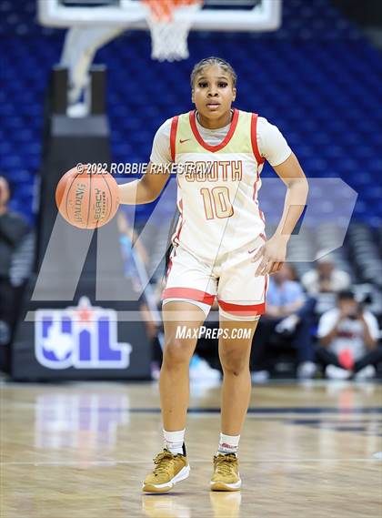 Thumbnail 3 in DeSoto vs. South Grand Prairie (UIL 6A State Final) photogallery.