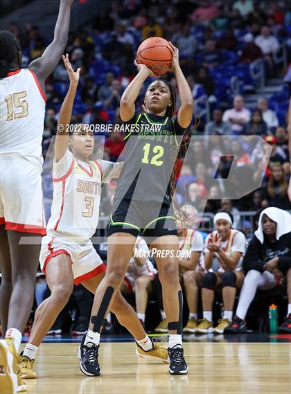Thumbnail 3 in DeSoto vs. South Grand Prairie (UIL 6A State Final) photogallery.