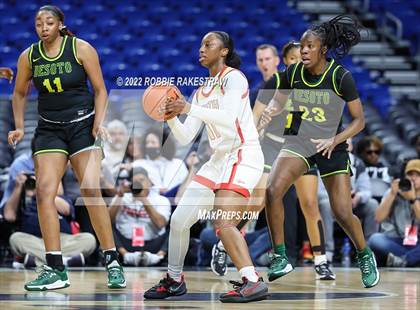 Thumbnail 3 in DeSoto vs. South Grand Prairie (UIL 6A State Final) photogallery.