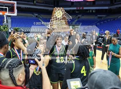 Thumbnail 2 in DeSoto vs. South Grand Prairie (UIL 6A State Final) photogallery.