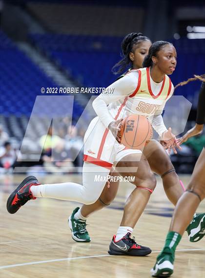 Thumbnail 1 in DeSoto vs. South Grand Prairie (UIL 6A State Final) photogallery.