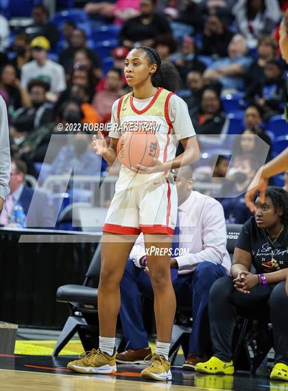 Thumbnail 3 in DeSoto vs. South Grand Prairie (UIL 6A State Final) photogallery.