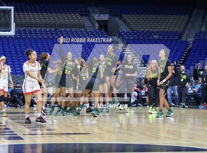 Thumbnail 2 in DeSoto vs. South Grand Prairie (UIL 6A State Final) photogallery.
