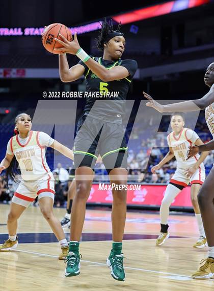 Thumbnail 1 in DeSoto vs. South Grand Prairie (UIL 6A State Final) photogallery.