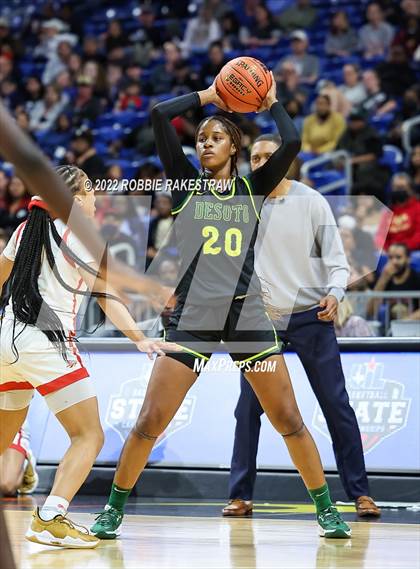 Thumbnail 2 in DeSoto vs. South Grand Prairie (UIL 6A State Final) photogallery.