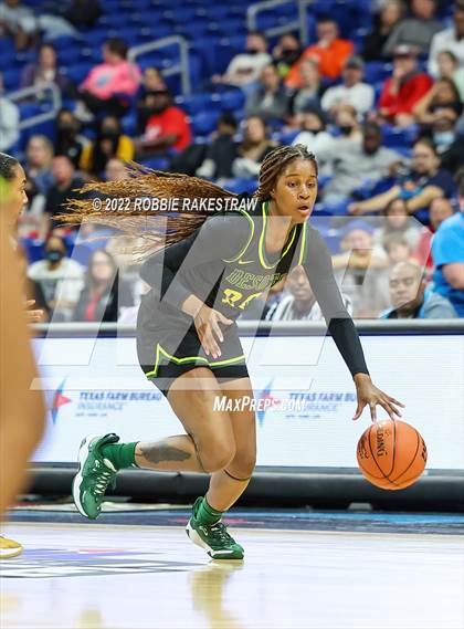 Thumbnail 2 in DeSoto vs. South Grand Prairie (UIL 6A State Final) photogallery.