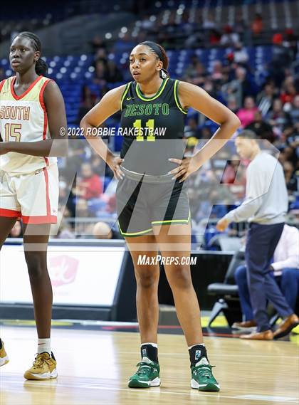Thumbnail 2 in DeSoto vs. South Grand Prairie (UIL 6A State Final) photogallery.