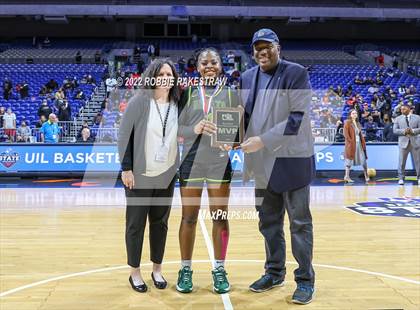 Thumbnail 2 in DeSoto vs. South Grand Prairie (UIL 6A State Final) photogallery.