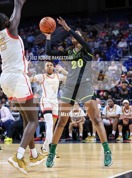 Thumbnail 2 in DeSoto vs. South Grand Prairie (UIL 6A State Final) photogallery.