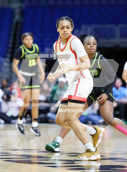Thumbnail 1 in DeSoto vs. South Grand Prairie (UIL 6A State Final) photogallery.