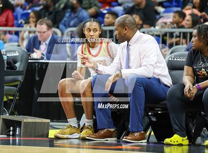 Thumbnail 2 in DeSoto vs. South Grand Prairie (UIL 6A State Final) photogallery.