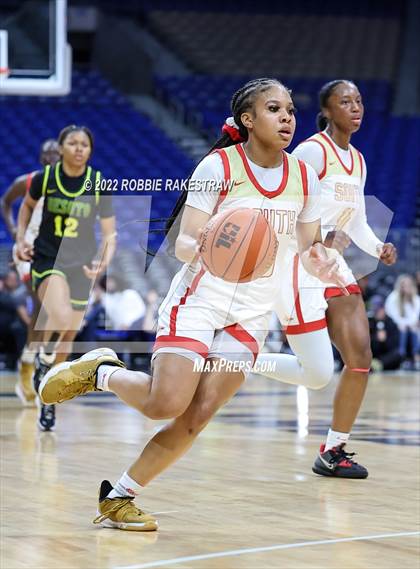 Thumbnail 2 in DeSoto vs. South Grand Prairie (UIL 6A State Final) photogallery.