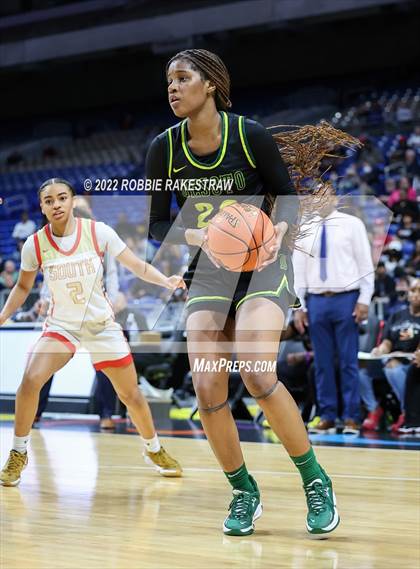 Thumbnail 2 in DeSoto vs. South Grand Prairie (UIL 6A State Final) photogallery.
