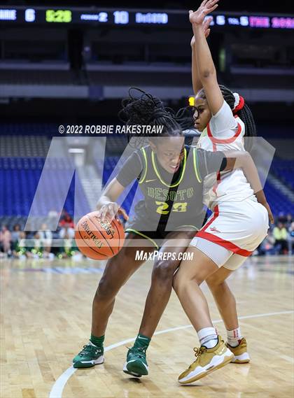 Thumbnail 2 in DeSoto vs. South Grand Prairie (UIL 6A State Final) photogallery.
