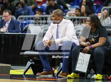 Thumbnail 3 in DeSoto vs. South Grand Prairie (UIL 6A State Final) photogallery.